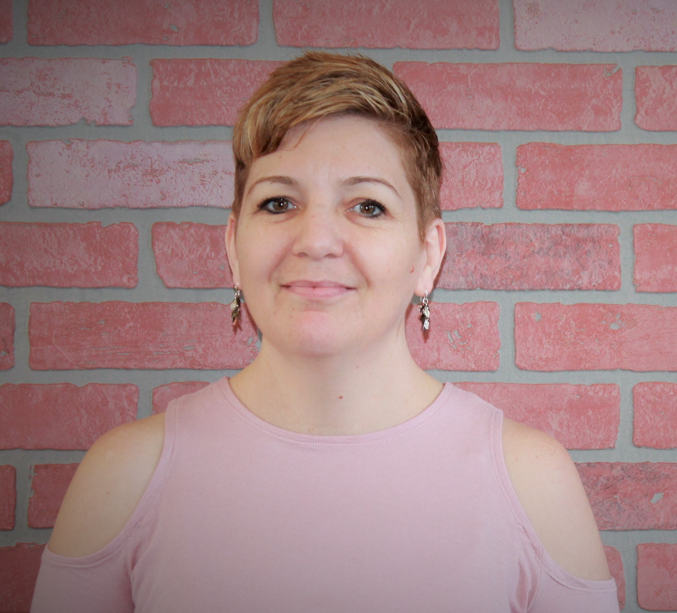 Tanya Headrick-Female Marine Veteran Team: Honoring Our Heroes with Expert Real Estate Services!